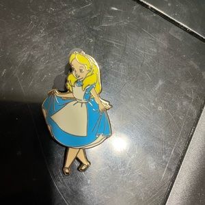 Disney Alice in wonderland pin